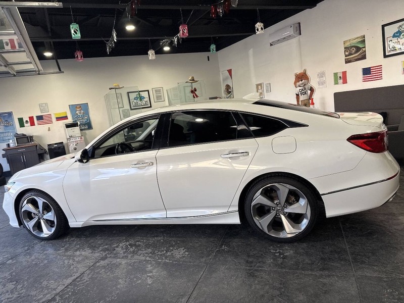 Honda Accord Sedan Vehicle Full-screen Gallery Image 16