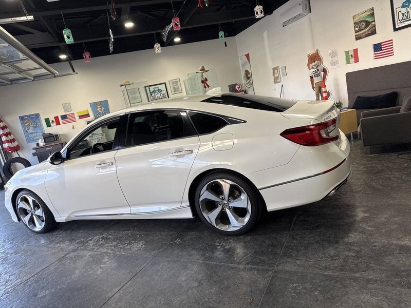 Honda Accord Sedan Vehicle Full-screen Gallery Image 19