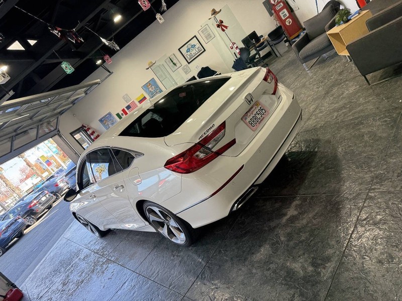 Honda Accord Sedan Vehicle Full-screen Gallery Image 21