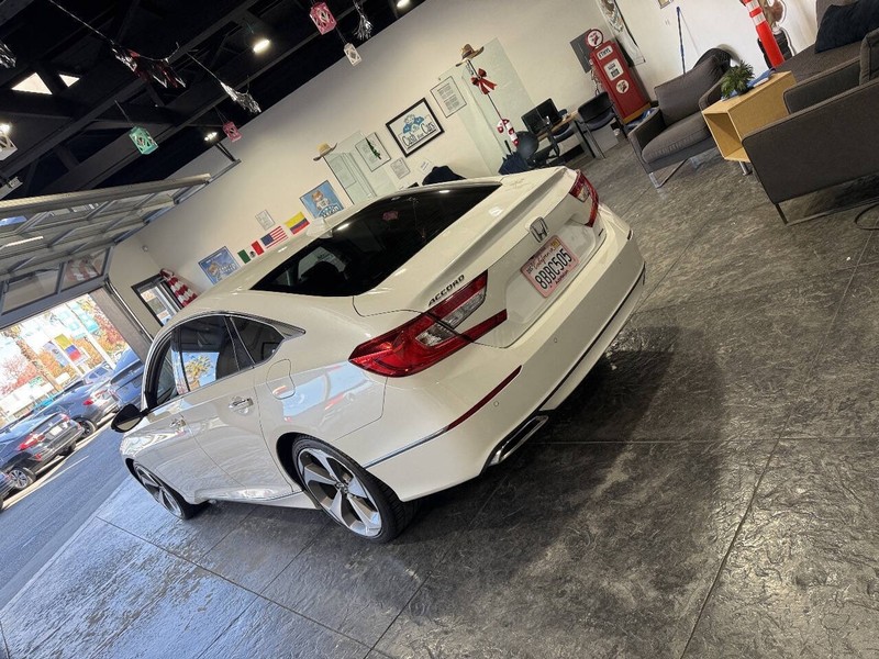 Honda Accord Sedan Vehicle Full-screen Gallery Image 22