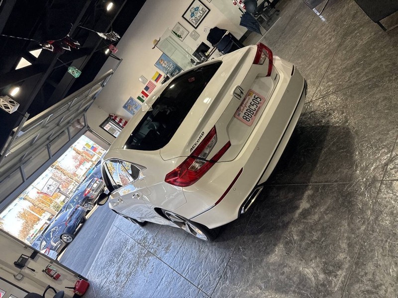 Honda Accord Sedan Vehicle Full-screen Gallery Image 26