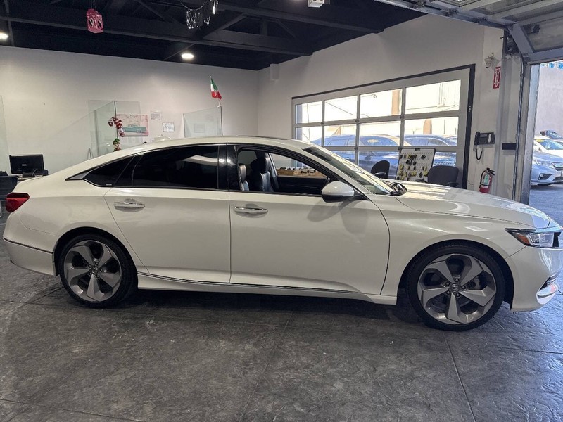 Honda Accord Sedan Vehicle Full-screen Gallery Image 33