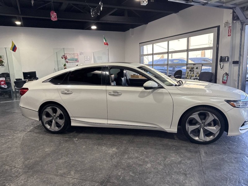 Honda Accord Sedan Vehicle Full-screen Gallery Image 36