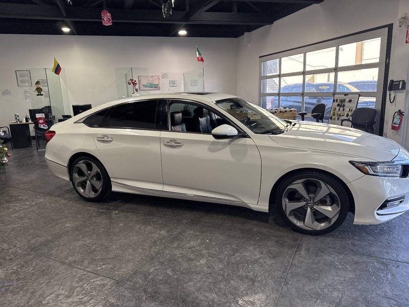 Honda Accord Sedan Vehicle Full-screen Gallery Image 39