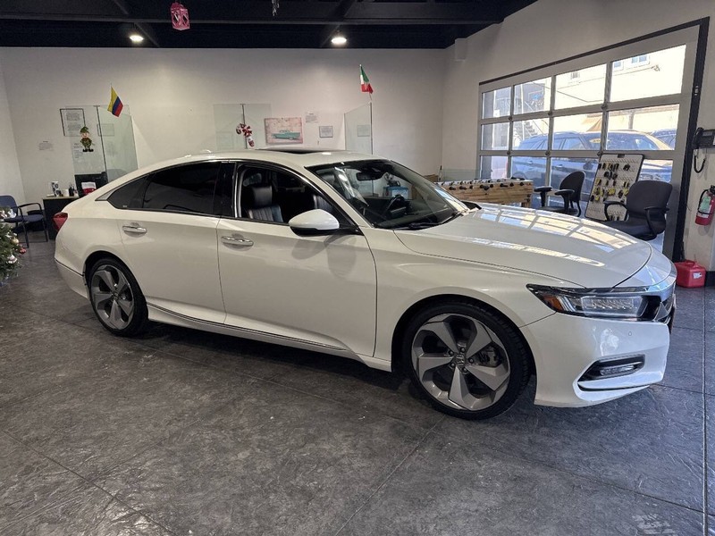 Honda Accord Sedan Vehicle Full-screen Gallery Image 43