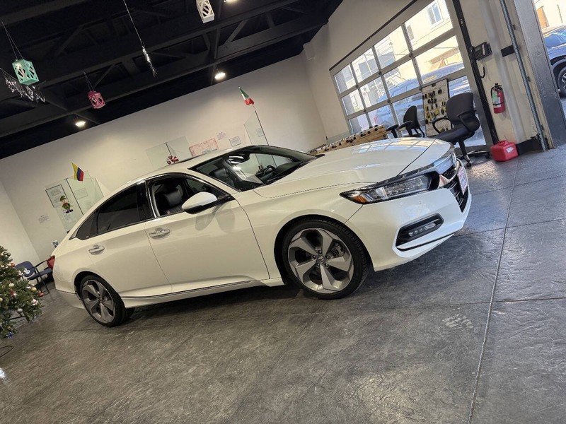 Honda Accord Sedan Vehicle Full-screen Gallery Image 48