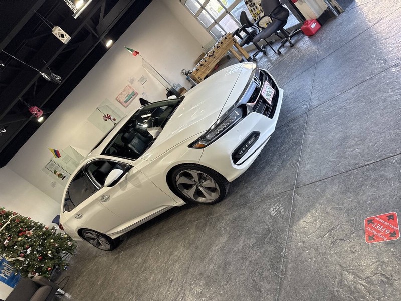 Honda Accord Sedan Vehicle Full-screen Gallery Image 50