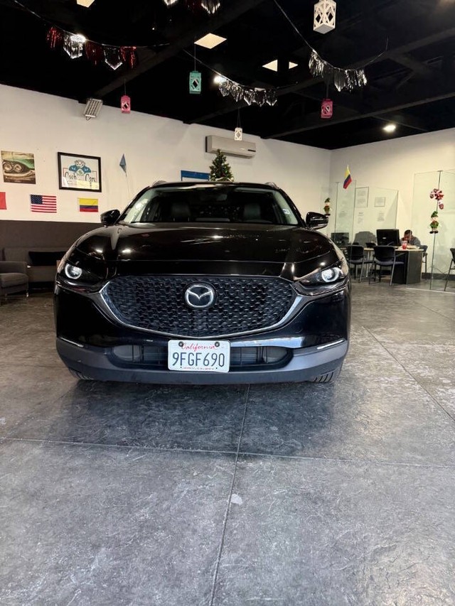 Mazda CX-30 Vehicle Full-screen Gallery Image 04