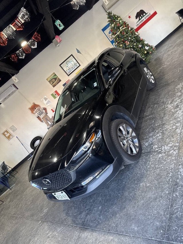 Mazda CX-30 Vehicle Full-screen Gallery Image 11