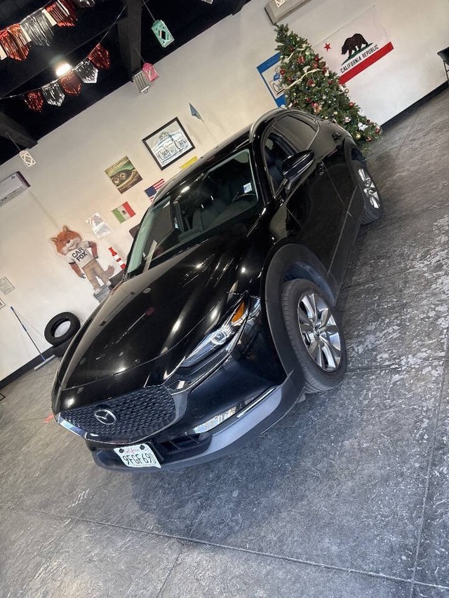 Mazda CX-30 Vehicle Full-screen Gallery Image 12