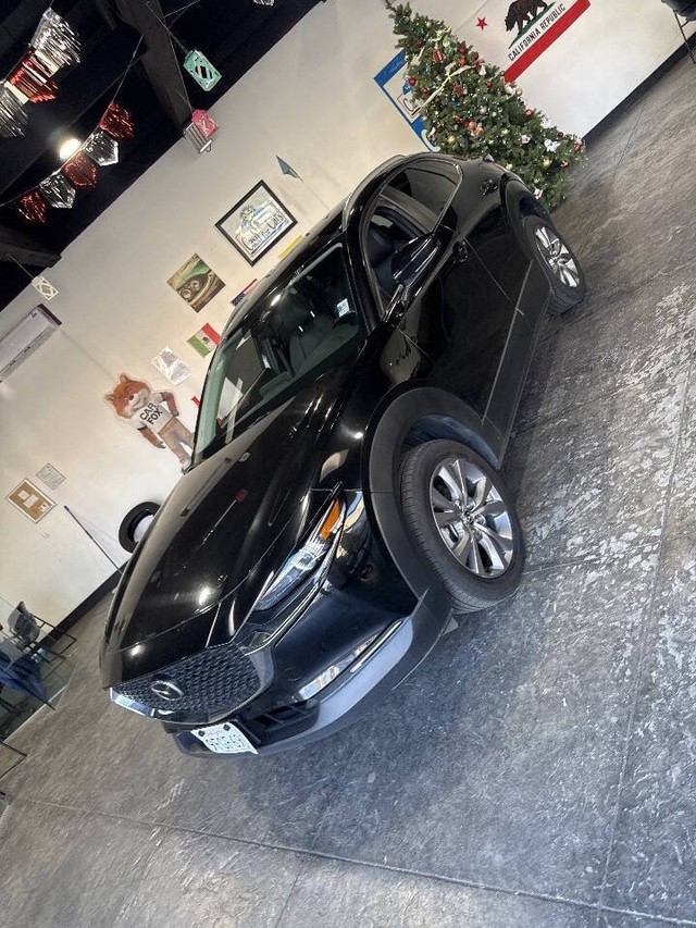 Mazda CX-30 Vehicle Full-screen Gallery Image 16