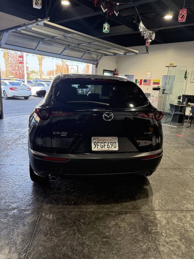 Mazda CX-30 Vehicle Full-screen Gallery Image 32