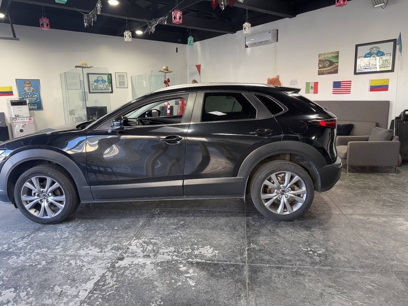 Mazda CX-30 Vehicle Full-screen Gallery Image 25