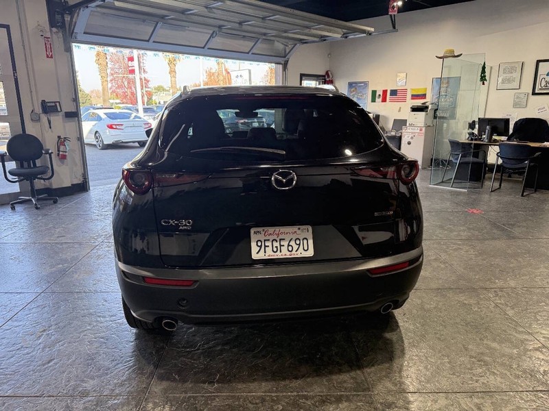 Mazda CX-30 Vehicle Full-screen Gallery Image 35