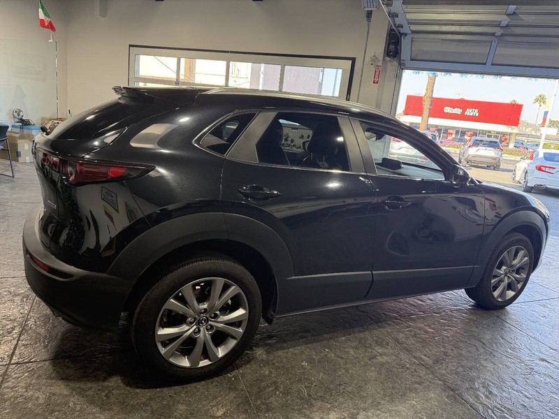 Mazda CX-30 Vehicle Full-screen Gallery Image 40