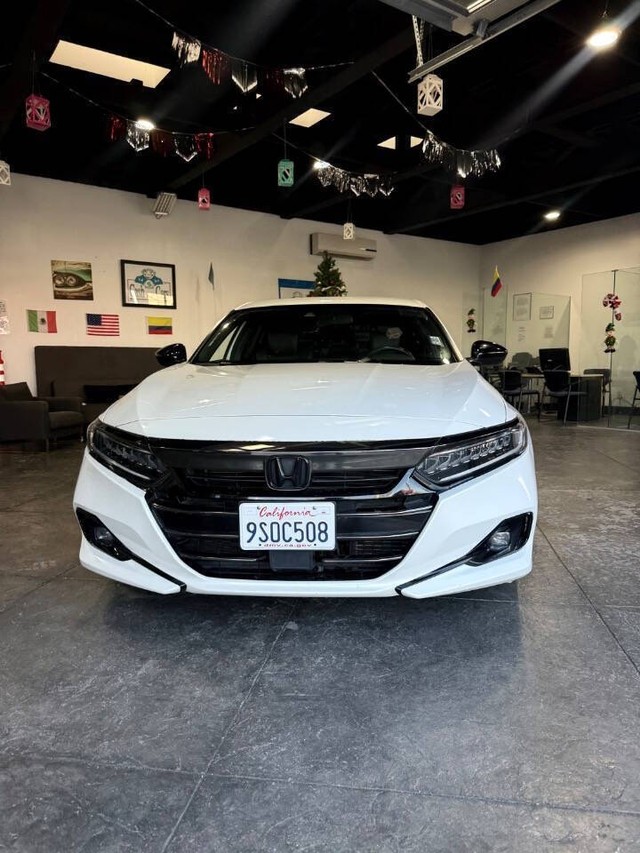 Honda Accord Hybrid Vehicle Full-screen Gallery Image 02