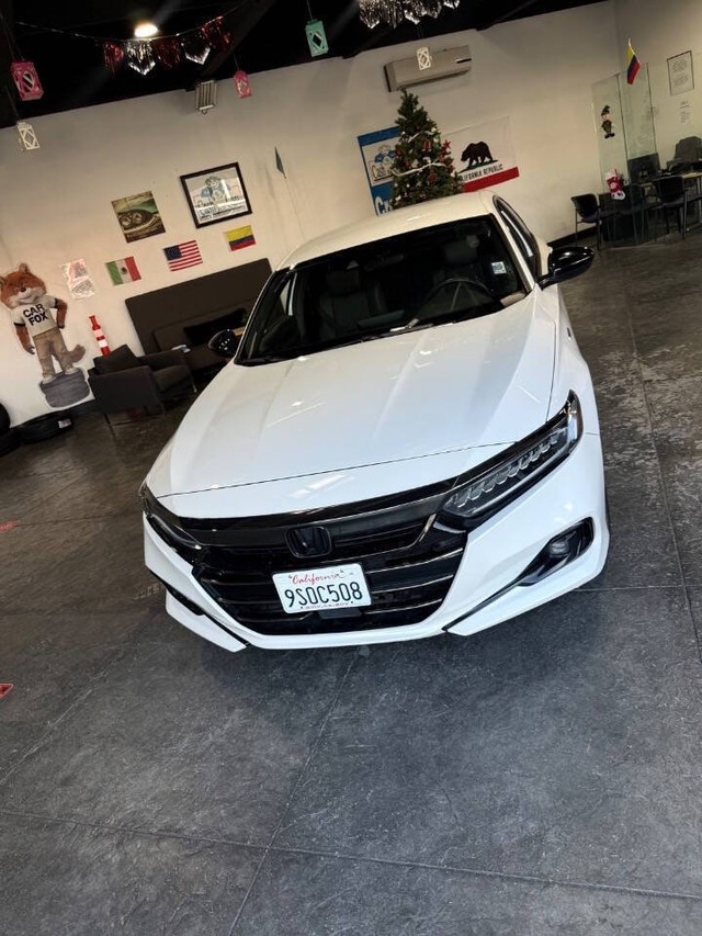 Honda Accord Hybrid Vehicle Full-screen Gallery Image 05