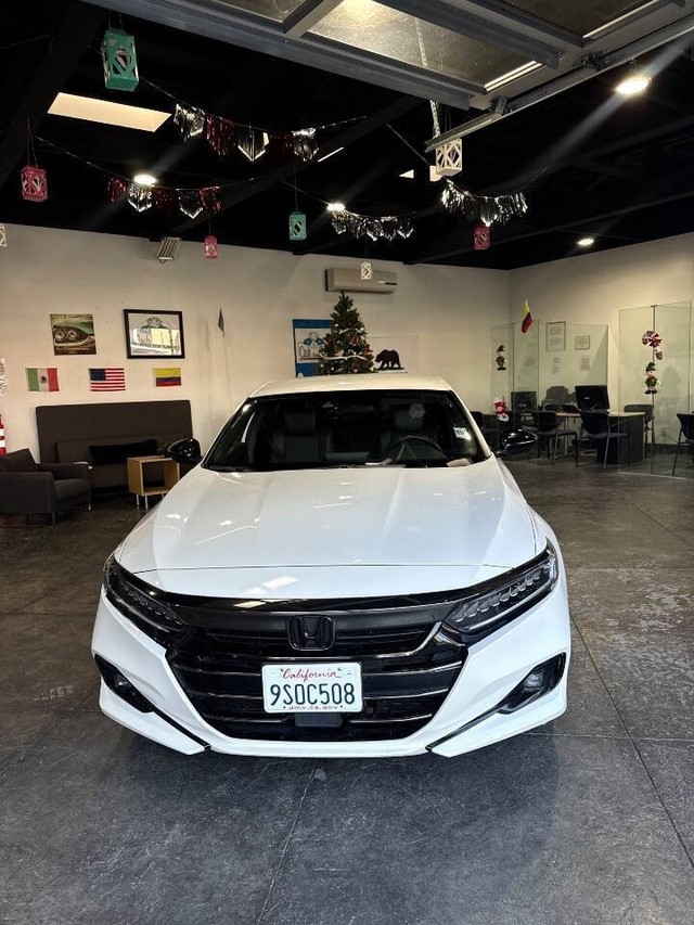 Honda Accord Hybrid Vehicle Full-screen Gallery Image 06