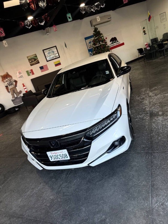 Honda Accord Hybrid Vehicle Full-screen Gallery Image 09