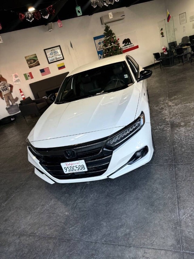 Honda Accord Hybrid Vehicle Full-screen Gallery Image 10