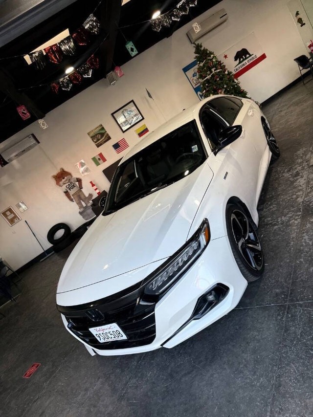 Honda Accord Hybrid Vehicle Full-screen Gallery Image 12