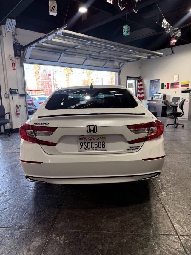 Honda Accord Hybrid Vehicle Full-screen Gallery Image 30