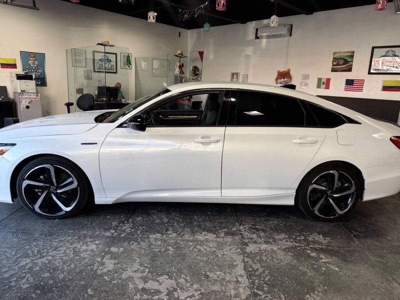 Honda Accord Hybrid Vehicle Full-screen Gallery Image 16