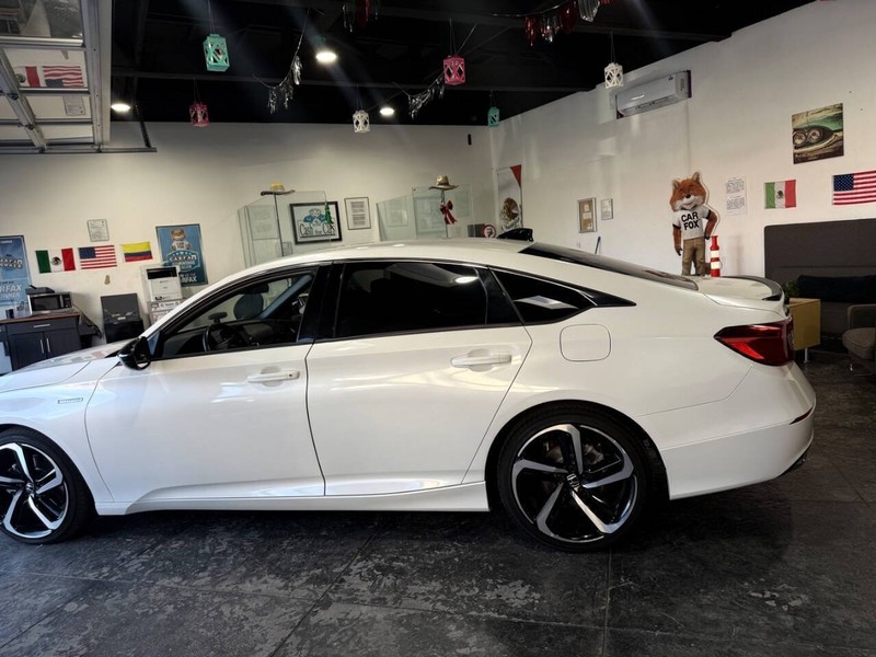 Honda Accord Hybrid Vehicle Full-screen Gallery Image 17