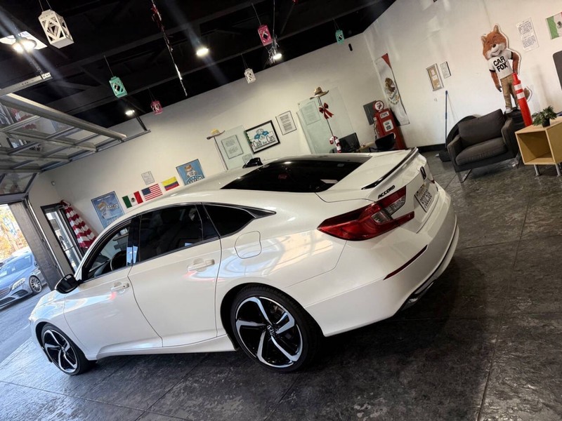 Honda Accord Hybrid Vehicle Full-screen Gallery Image 22