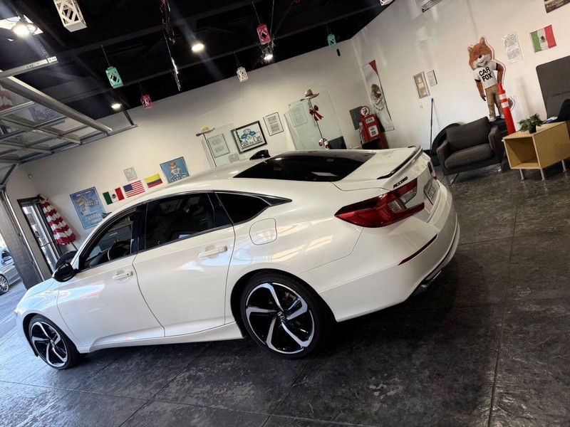 Honda Accord Hybrid Vehicle Full-screen Gallery Image 23