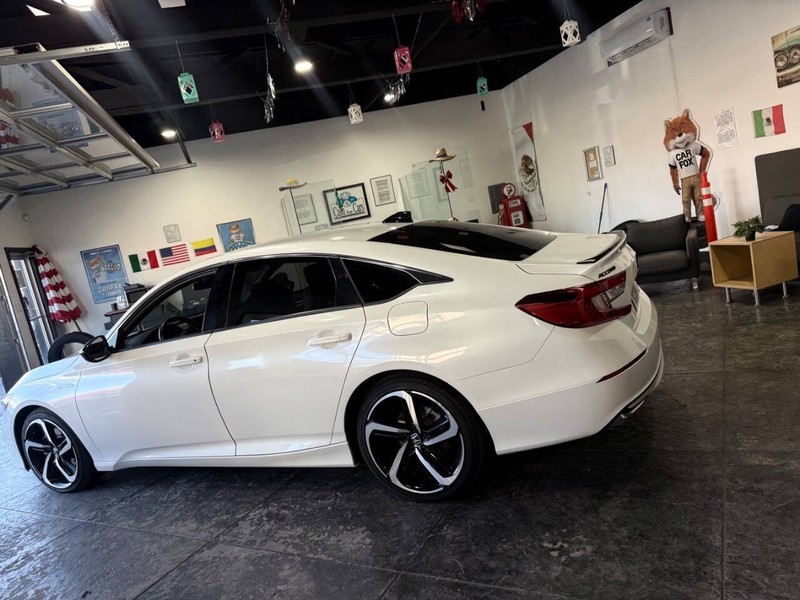 Honda Accord Hybrid Vehicle Full-screen Gallery Image 24