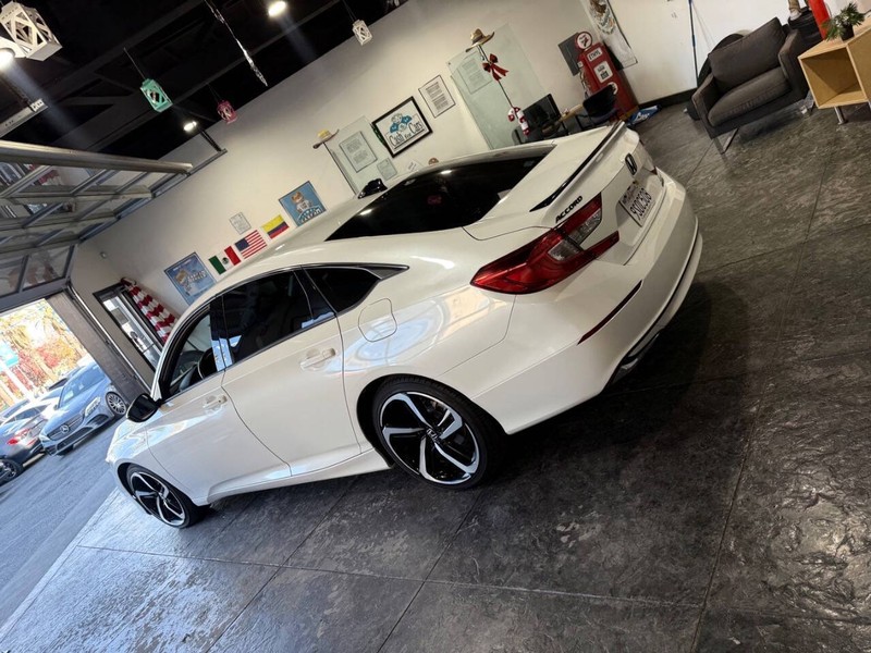 Honda Accord Hybrid Vehicle Full-screen Gallery Image 27