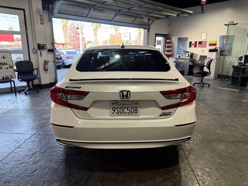 Honda Accord Hybrid Vehicle Full-screen Gallery Image 28