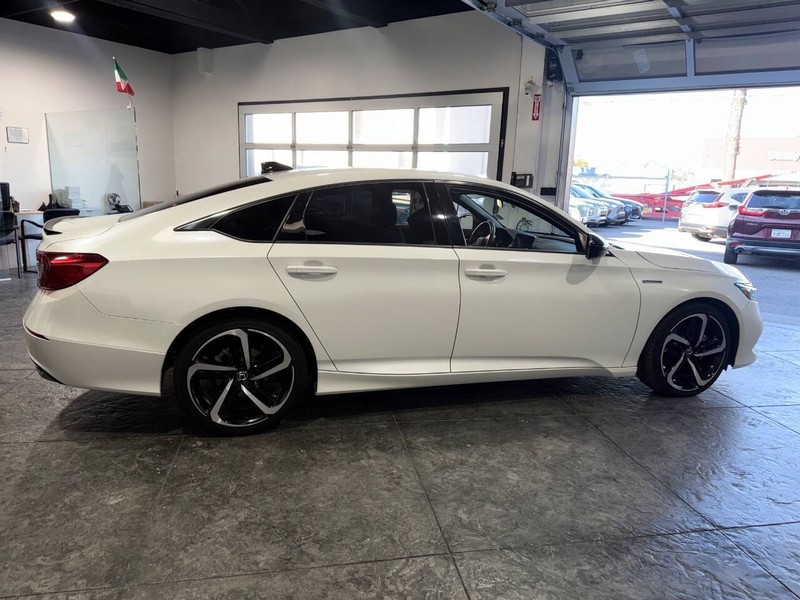 Honda Accord Hybrid Vehicle Full-screen Gallery Image 31