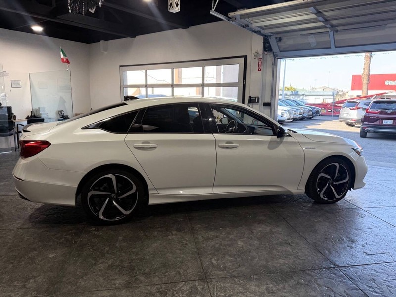 Honda Accord Hybrid Vehicle Full-screen Gallery Image 35