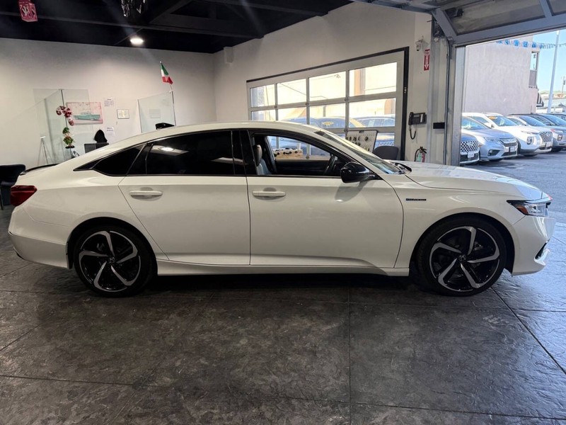 Honda Accord Hybrid Vehicle Full-screen Gallery Image 36