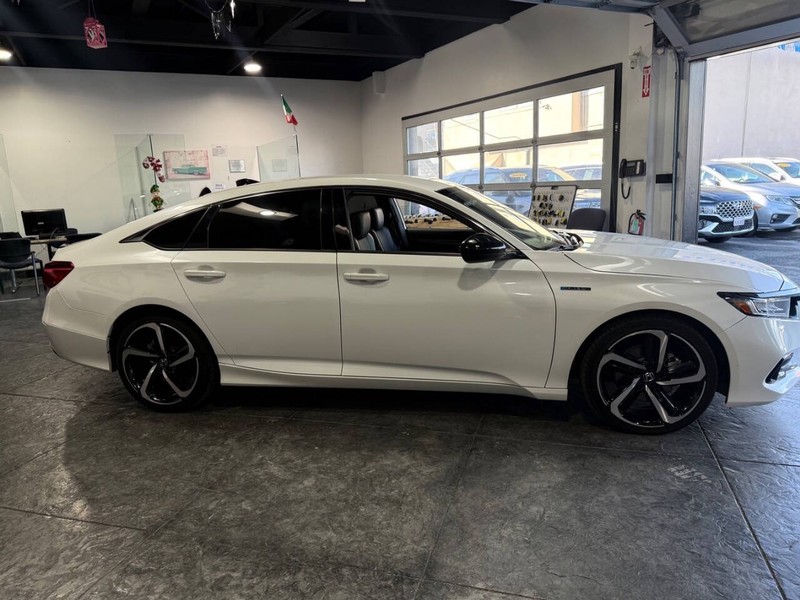 Honda Accord Hybrid Vehicle Full-screen Gallery Image 40