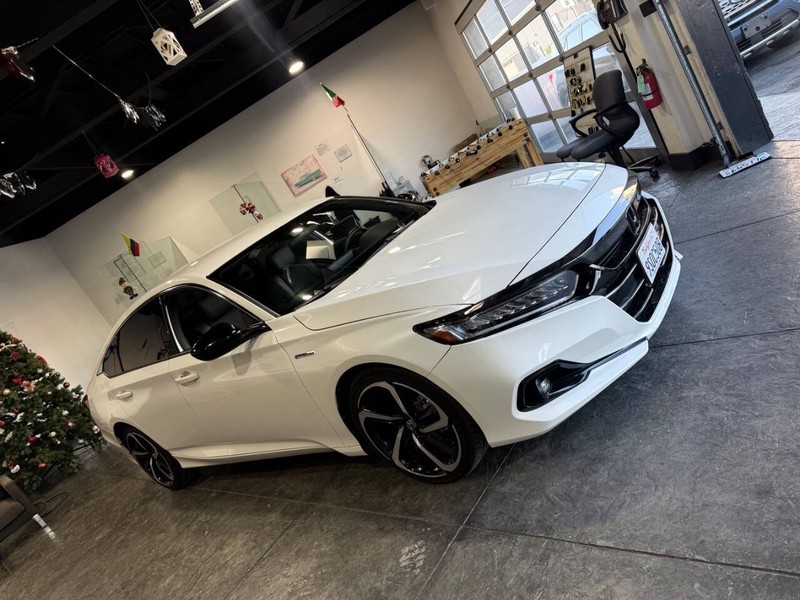 Honda Accord Hybrid Vehicle Full-screen Gallery Image 43