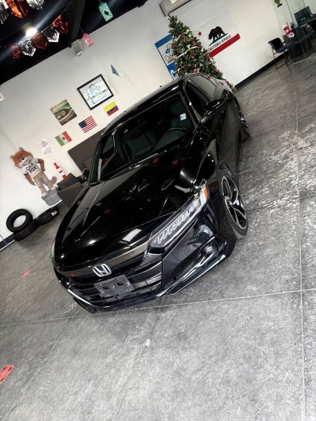 Honda Accord Sedan Vehicle Full-screen Gallery Image 09