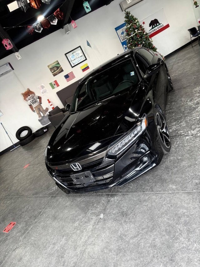 Honda Accord Sedan Vehicle Full-screen Gallery Image 10