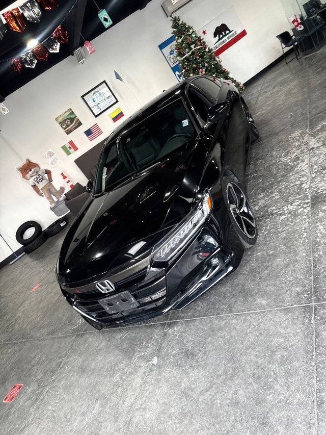 Honda Accord Sedan Vehicle Full-screen Gallery Image 14