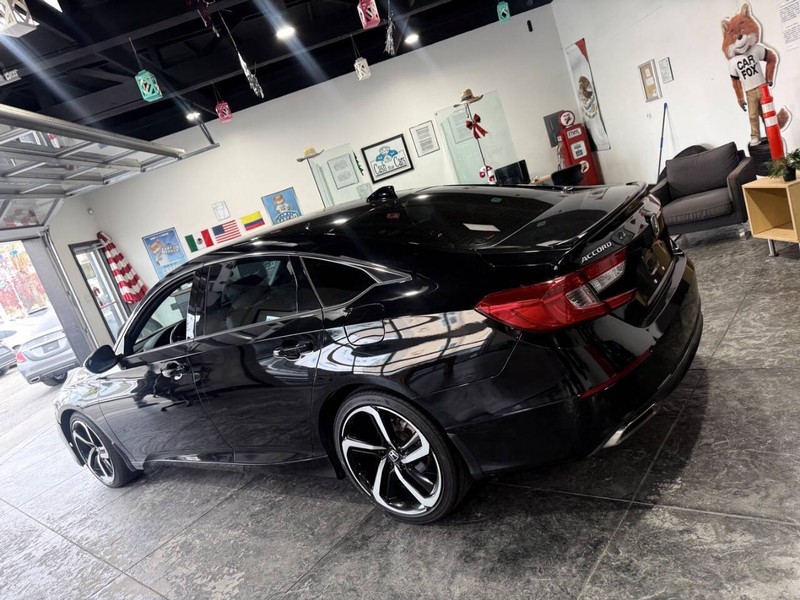 Honda Accord Sedan Vehicle Full-screen Gallery Image 27