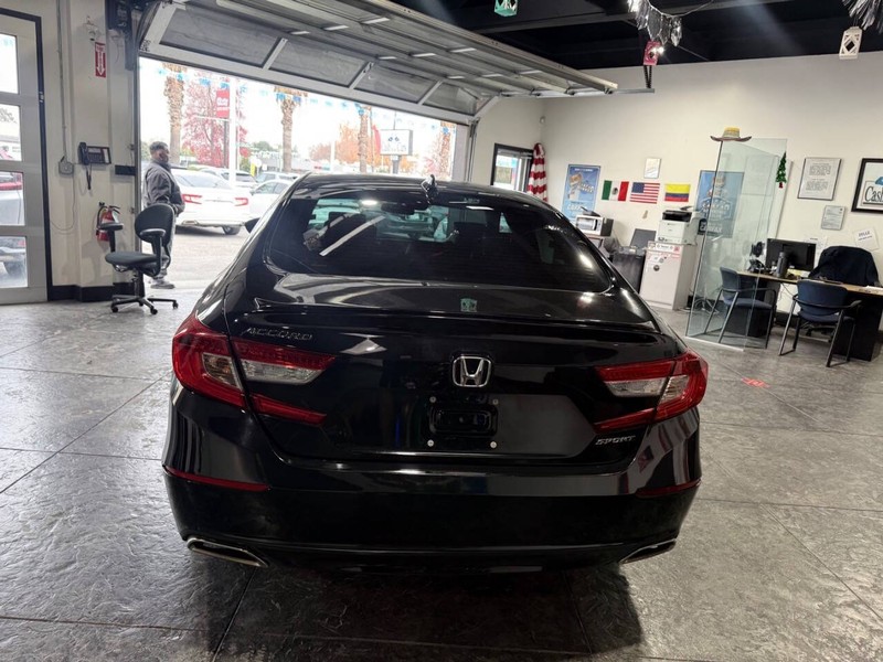 Honda Accord Sedan Vehicle Full-screen Gallery Image 30