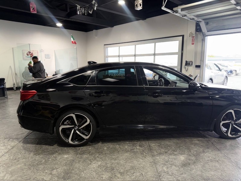 Honda Accord Sedan Vehicle Full-screen Gallery Image 33