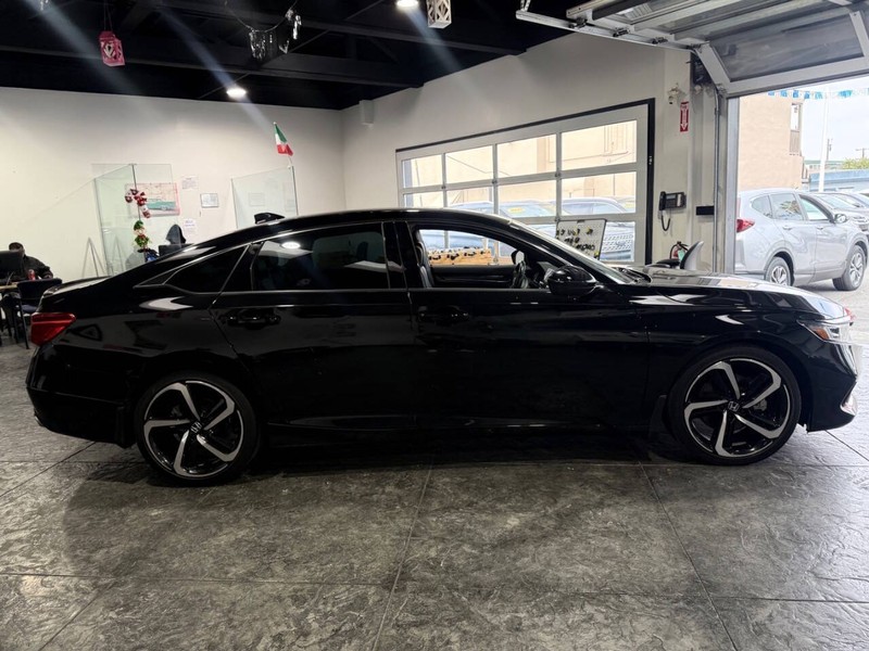 Honda Accord Sedan Vehicle Full-screen Gallery Image 42