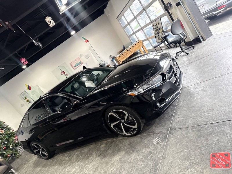 Honda Accord Sedan Vehicle Full-screen Gallery Image 46