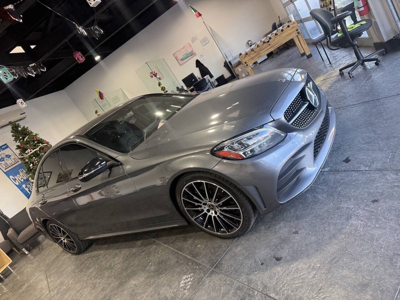 Mercedes-Benz C-Class Vehicle Full-screen Gallery Image 48