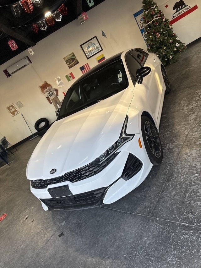 Kia K5 Vehicle Full-screen Gallery Image 08