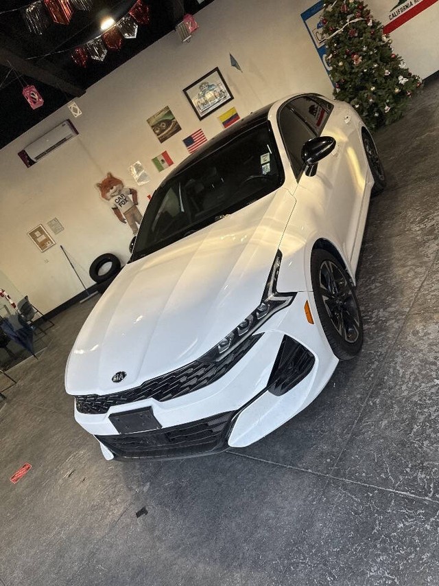 Kia K5 Vehicle Full-screen Gallery Image 13