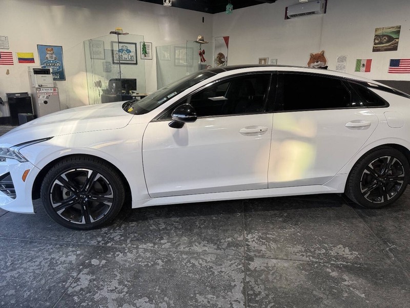 Kia K5 Vehicle Full-screen Gallery Image 11